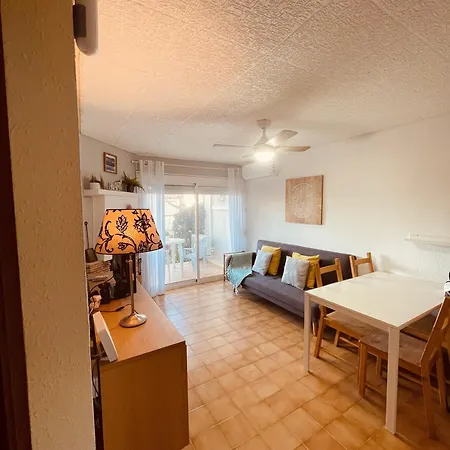 Apartment, Short Walk To The With Aircon *
