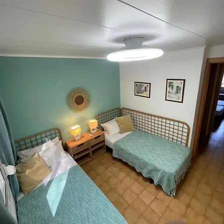 Apartment, Short Walk To The With Aircon Apartamento